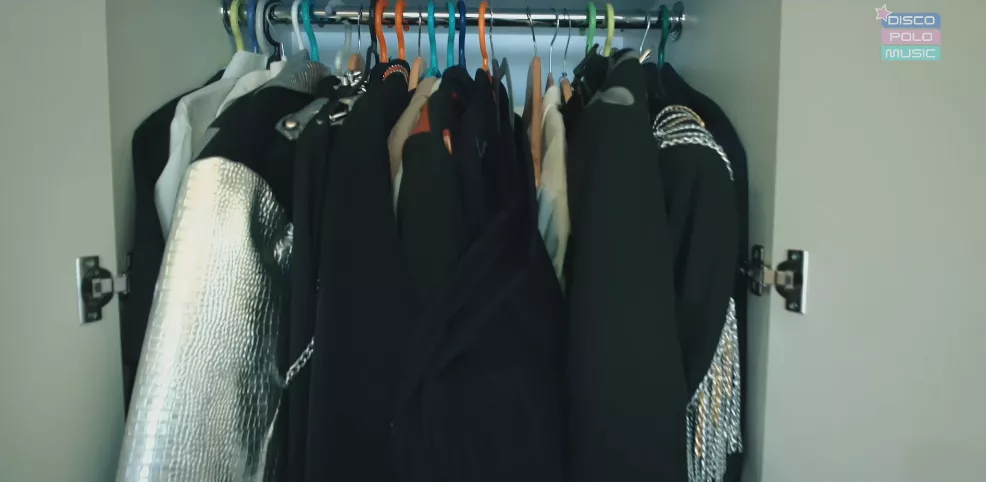 Radek Liszewski „Weekend„ mieszka w luksusie?! Gwiazdor disco polo pokazał publicznie swoje mieszkanie! [Zdjęcia]
